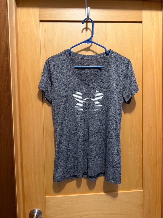 Under Armour Tops - Under Armour Women's Heather Charcoal V-Neck Performance Tee